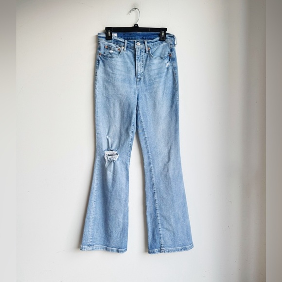 GAP 70's Flare High Rise Jeans in Light Destroy 8 - Picture 2 of 7